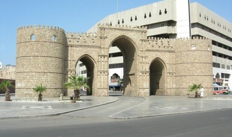gerbang-makkah-berada-di-kawasan-padat-penduduk-kota-jeddah-_170701134547-423